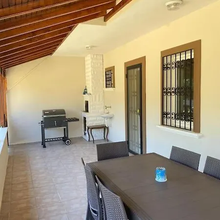 Cunda Merkezde Genis Ayvalı